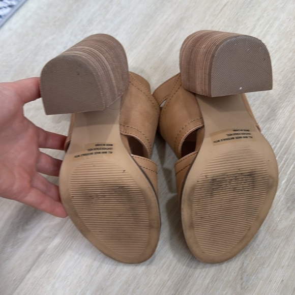 DV leather stack brown buckle heels - Picture 6 of 7